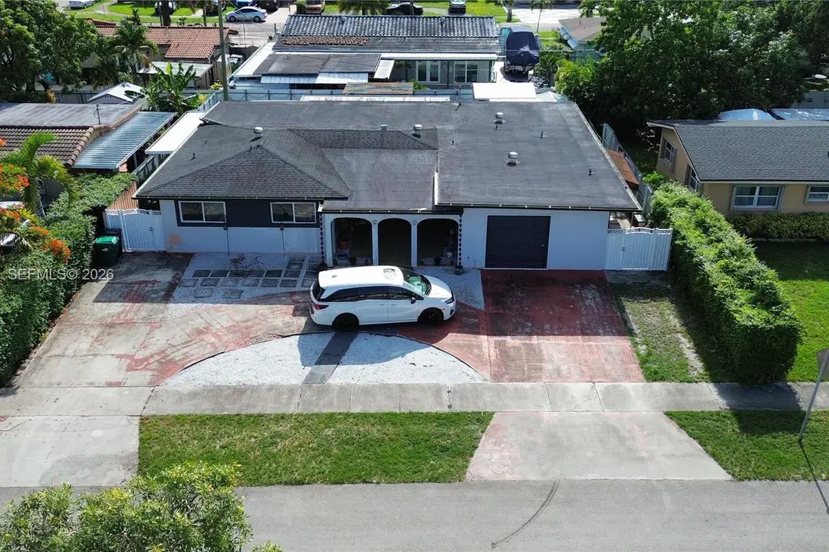 11512 NW 58th Ave, Hialeah FL 33012