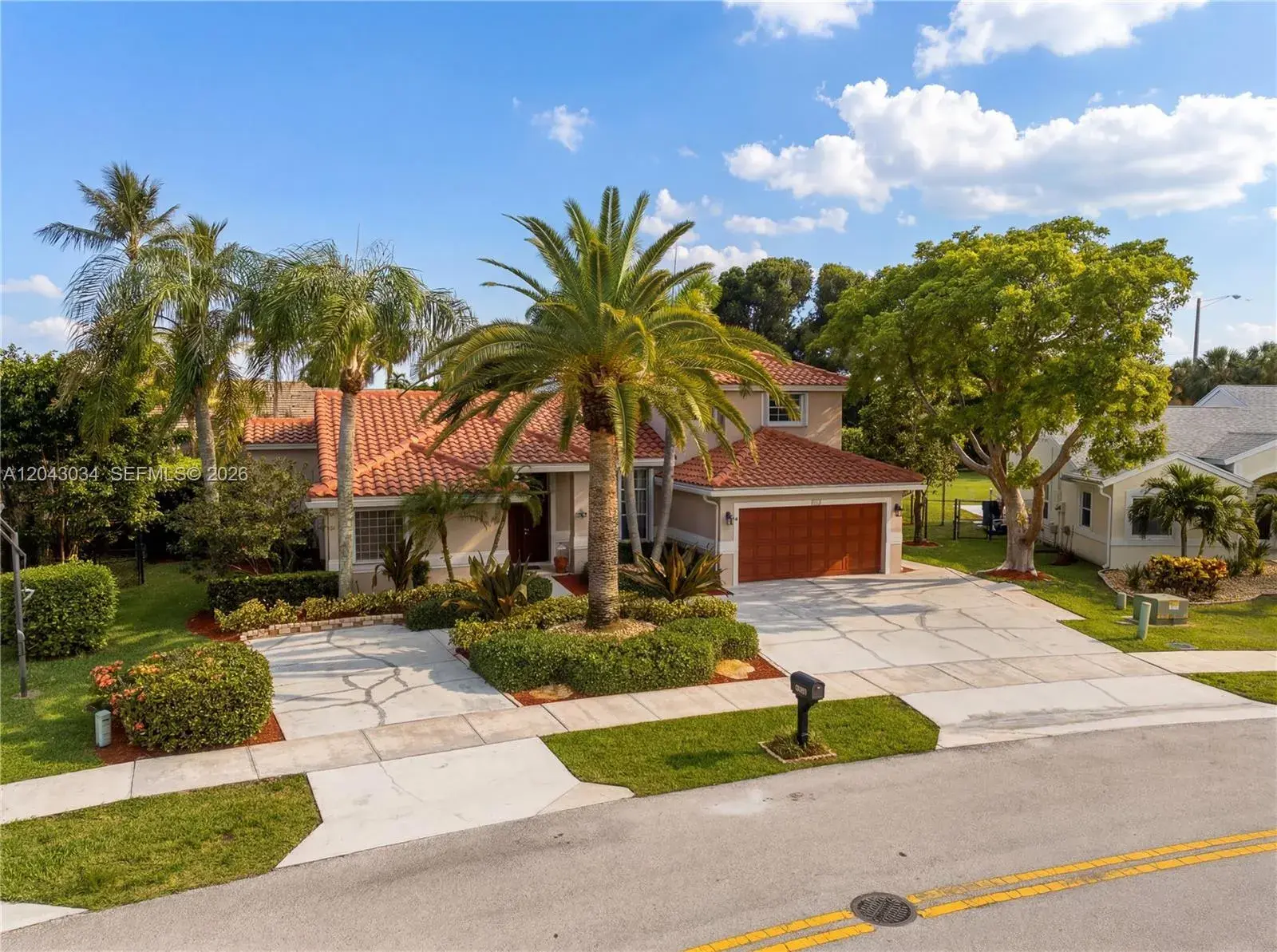 9830 SW 15th Dr, Davie FL 33324