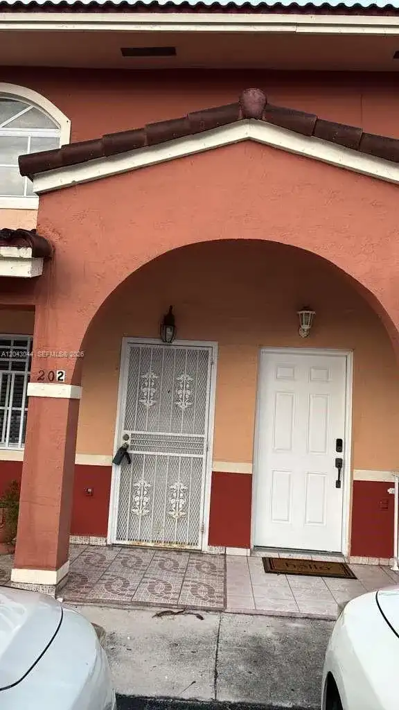 6891 W 36th Ave # 202, Hialeah FL 33018