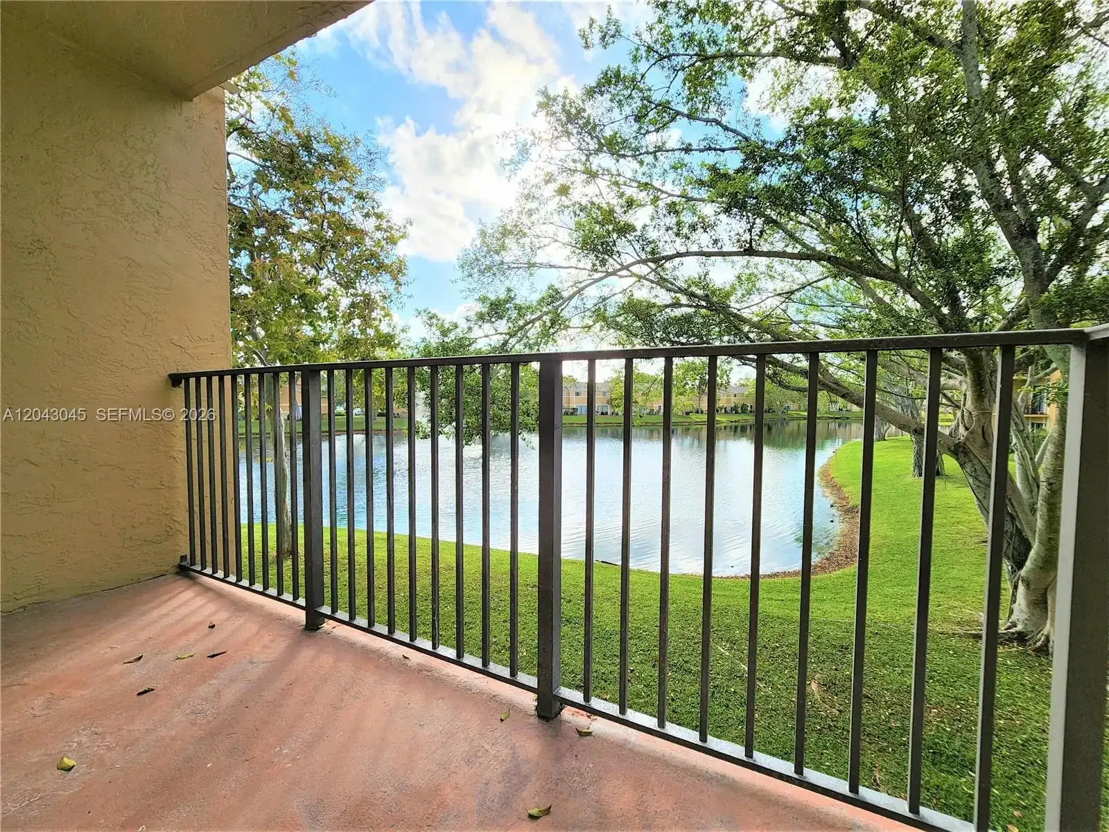 251 Palm Cir W # 204, Pembroke Pines FL 33025
