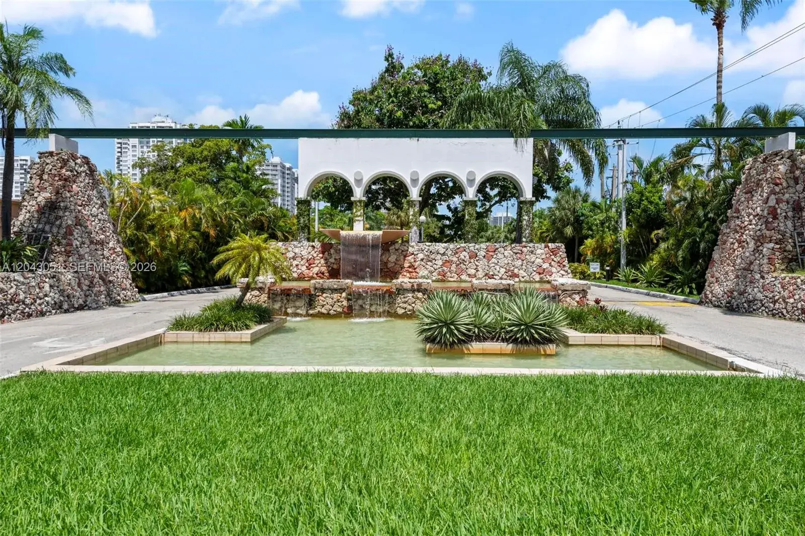 18061 Biscayne Blvd # 303, Aventura FL 33160