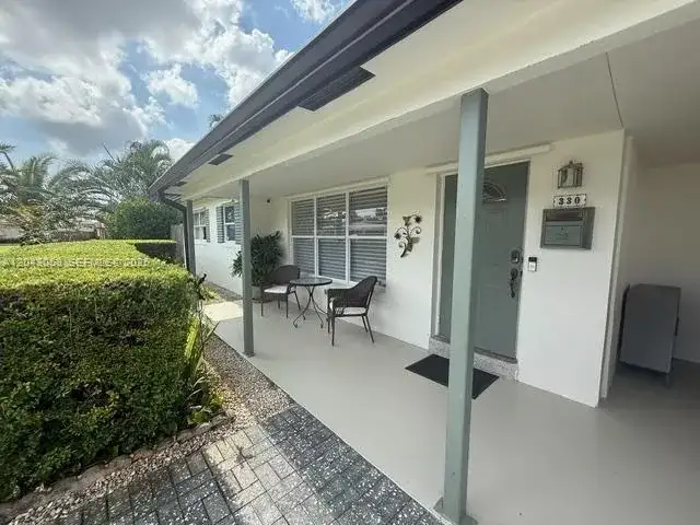 330 NE 48th St, Oakland Park FL 33334 photo 2