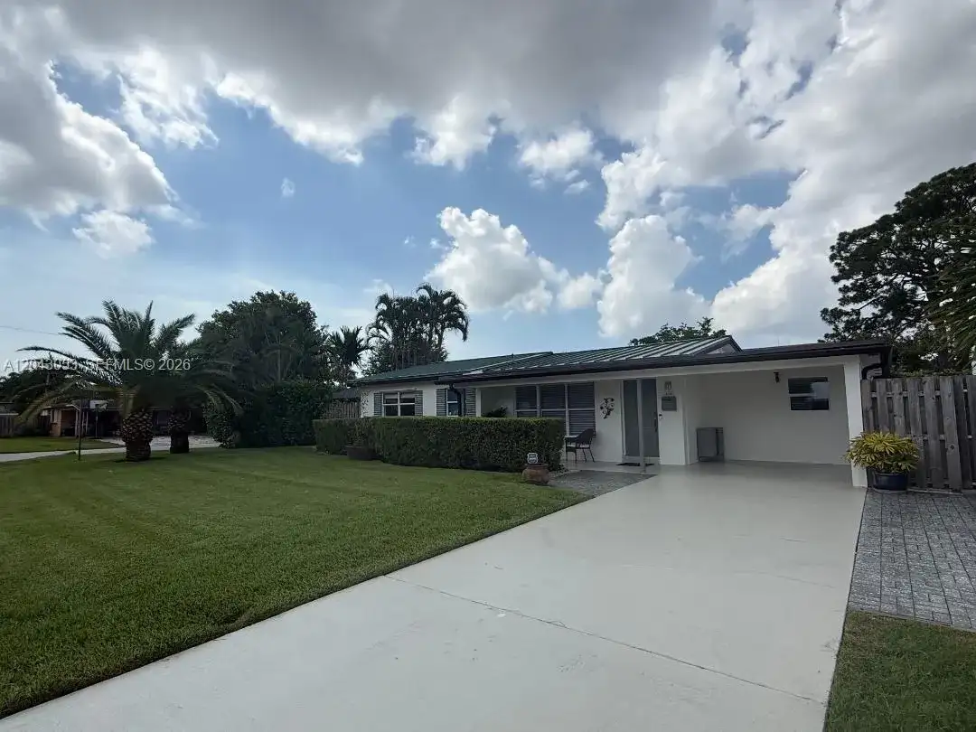 330 NE 48th St, Oakland Park FL 33334 photo 3