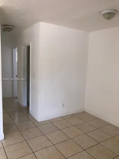 1895 Venice Park Dr # B20, Miami FL 33181