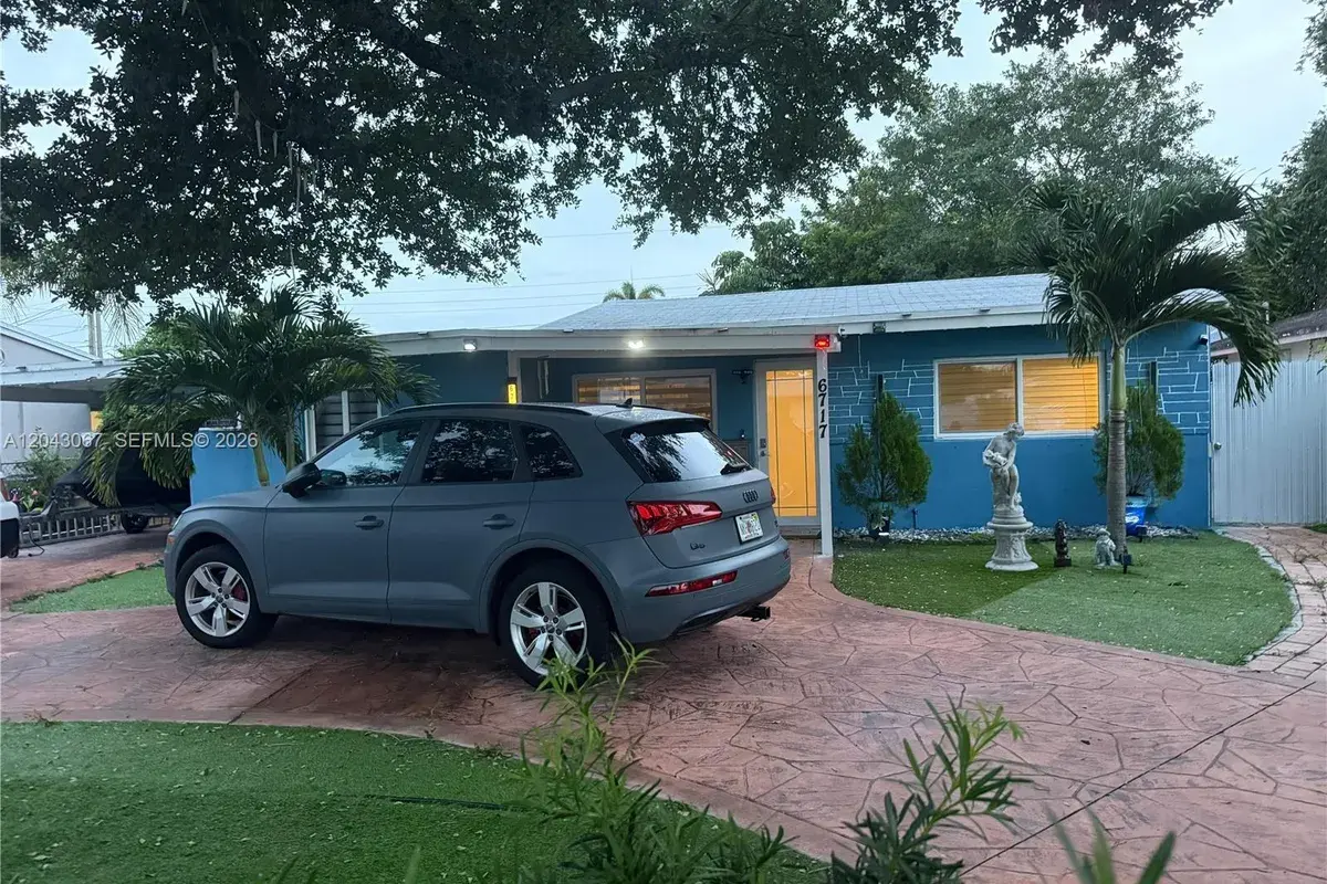 6717 Simms St, Hollywood FL 33024