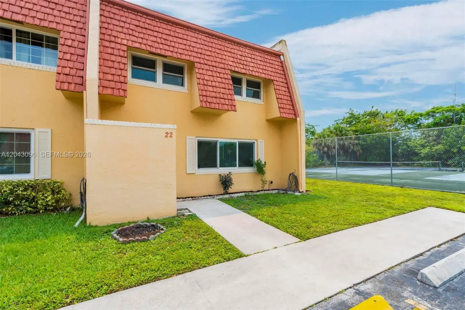 22 Canterbury Ln # 22, Tamarac FL 33319