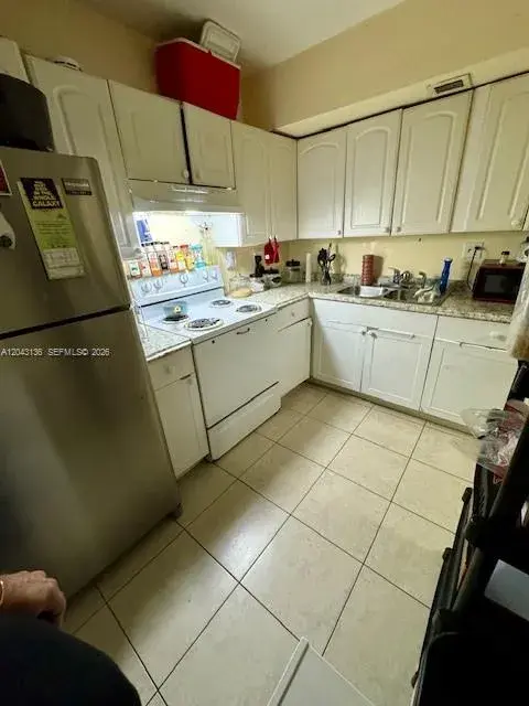 3700 NW 21st St # 410, Lauderdale Lakes FL 33311