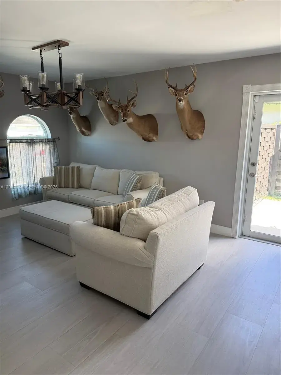 4947 SW 143rd Ave, Miami FL 33175