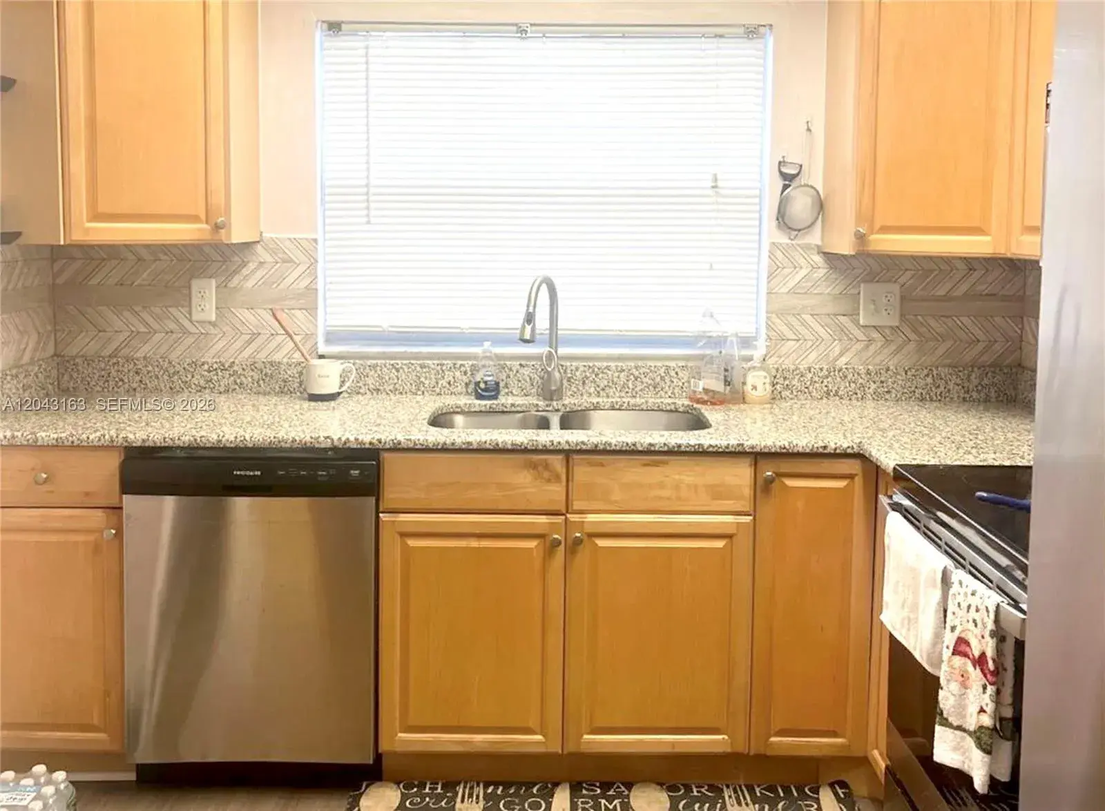9481 Sunrise Lakes Blvd # 208, Sunrise FL 33322