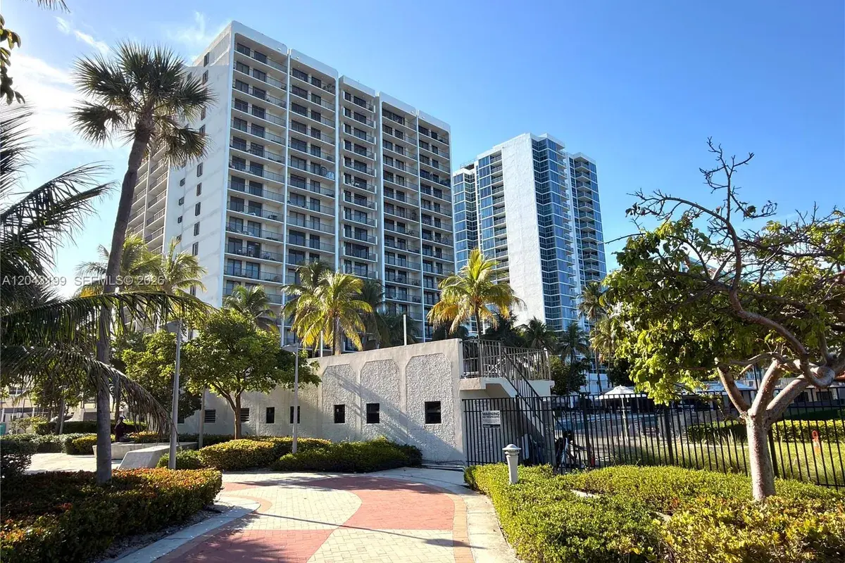 2625 Collins Ave # 215, Miami Beach FL 33140