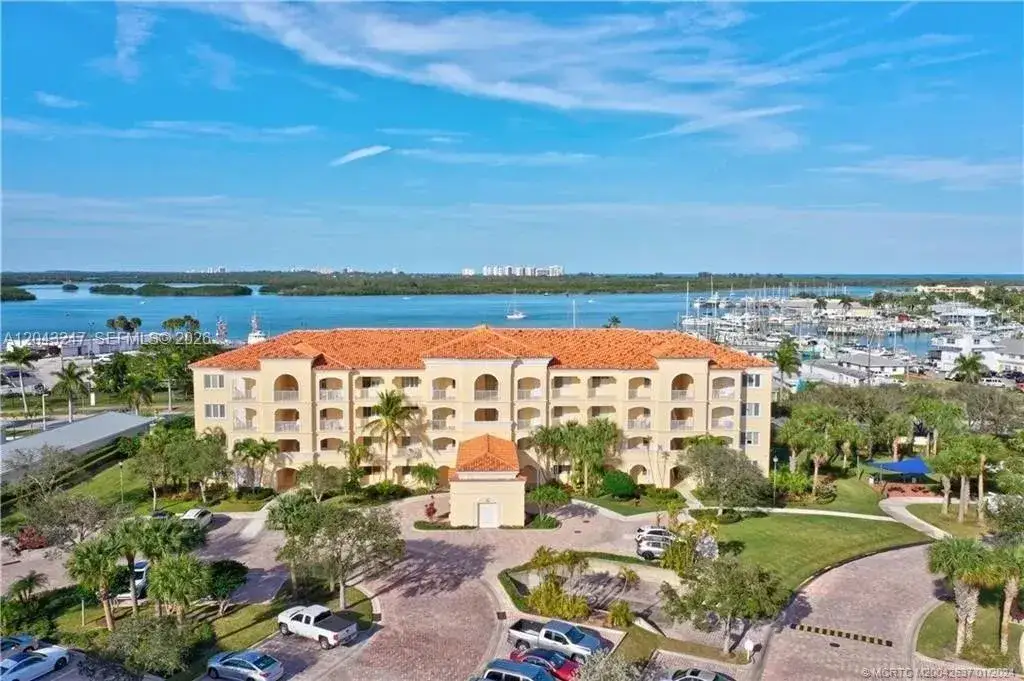 38 Harbour Isle Dr E Unit 104, Fort Pierce FL 34949