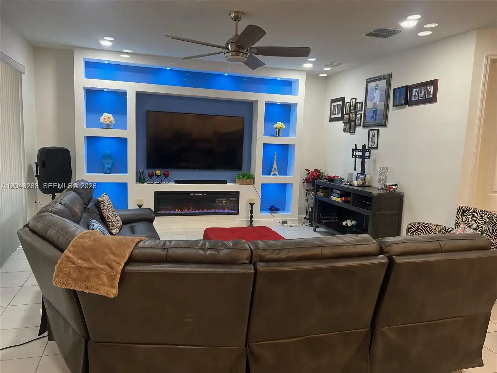 3855 Carrick Bend Dr, Kissimmee FL 34746 photo 2