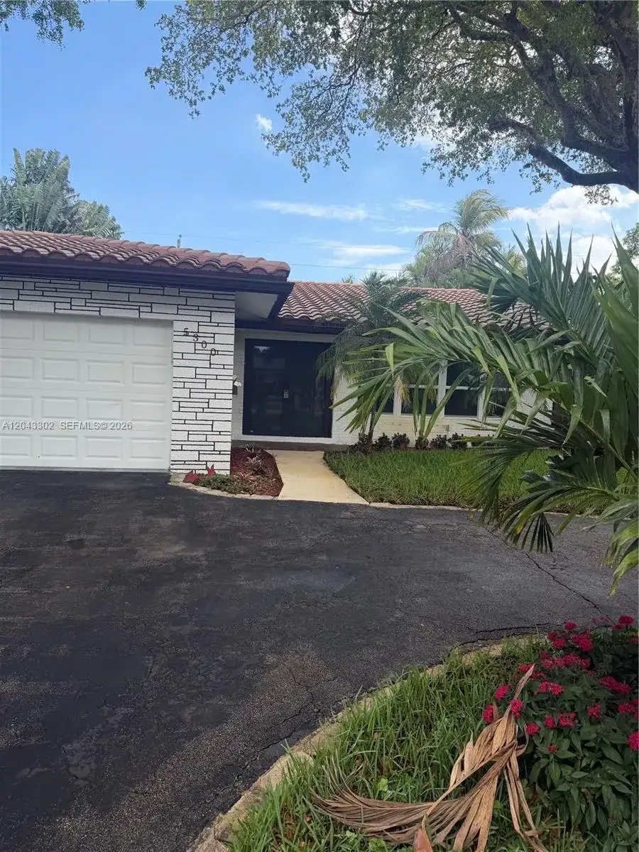 5300 Adams St, Hollywood FL 33021 photo 2