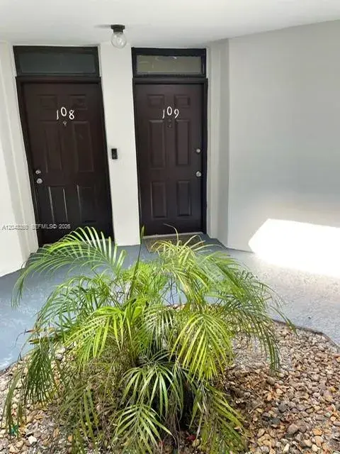 215 Lake Pointe Dr # 109, Oakland Park FL 33309