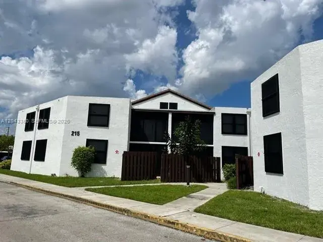 215 Lake Pointe Dr # 109, Oakland Park FL 33309