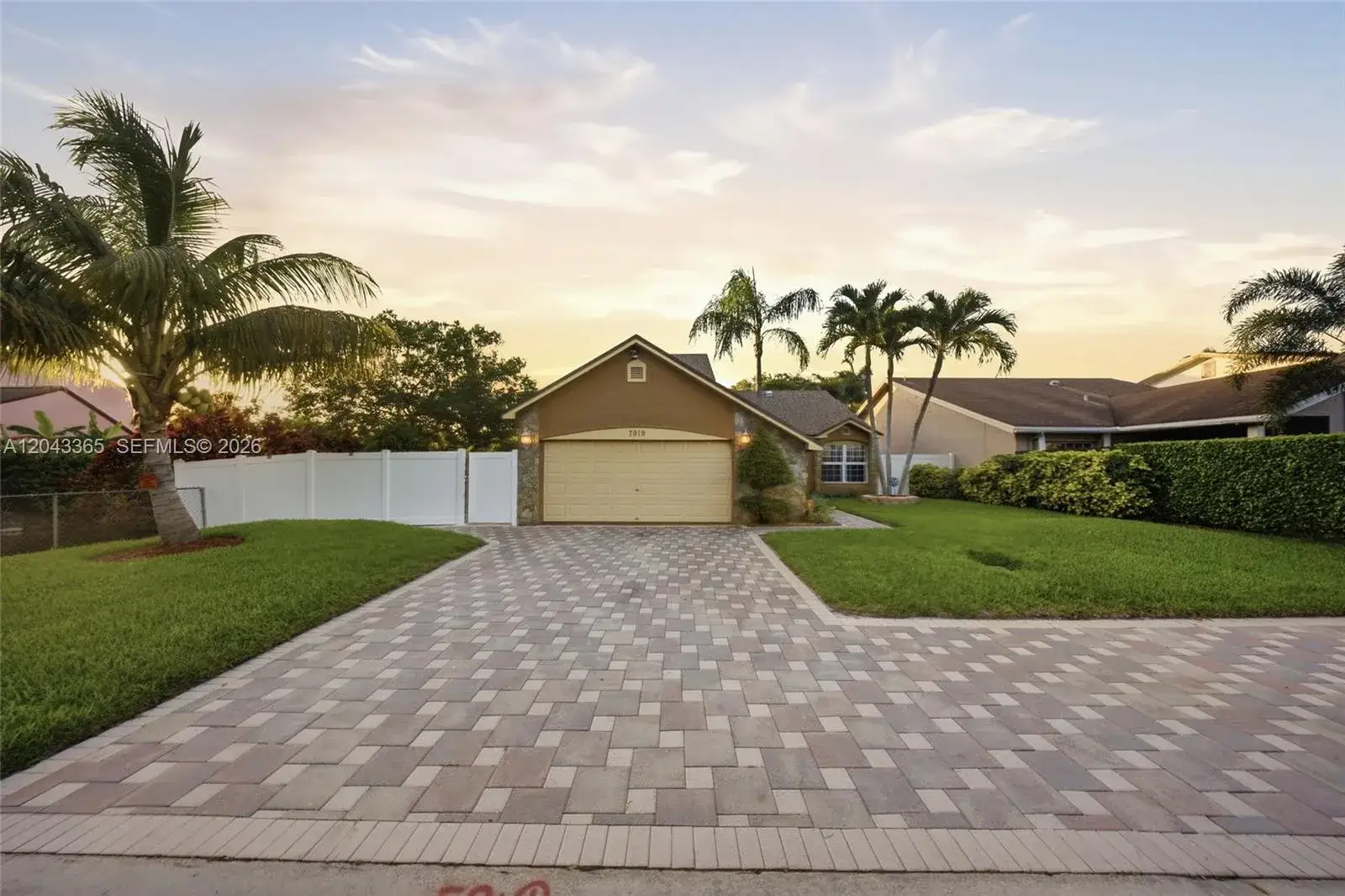 7919 NW 50th St, Lauderhill FL 33351