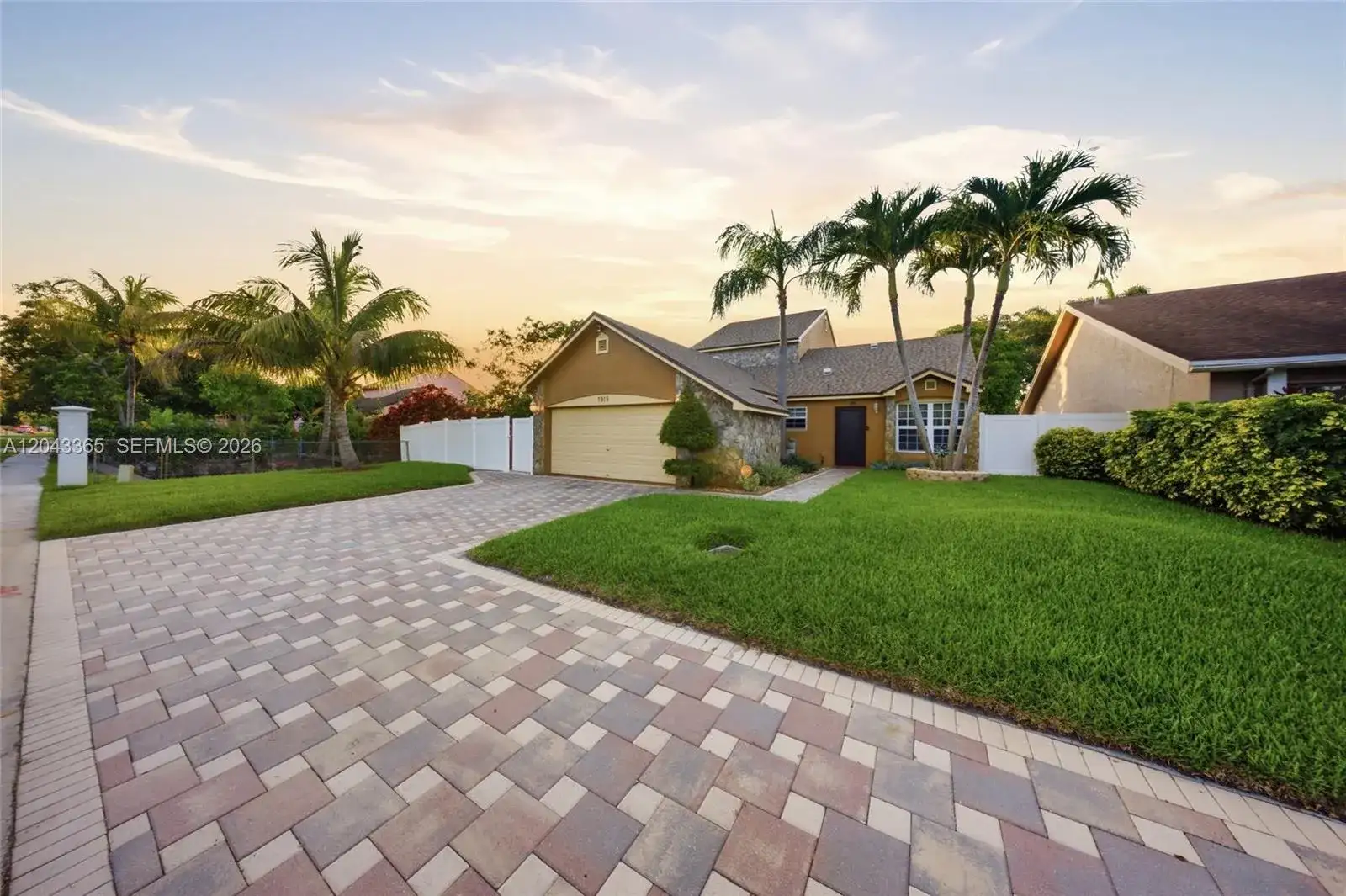 7919 NW 50th St, Lauderhill FL 33351 photo 2