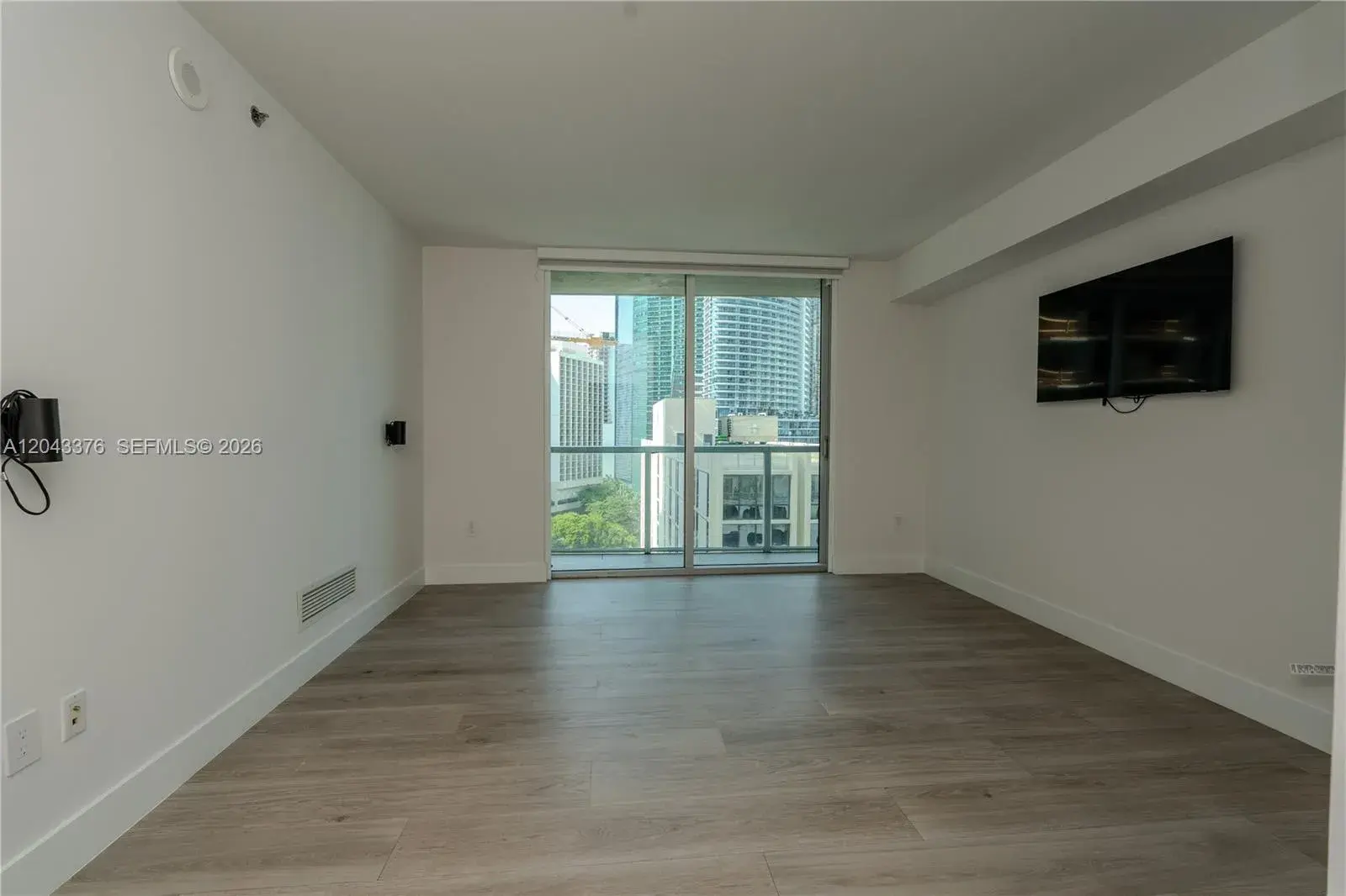 500 Brickell Ave # 1407, Miami FL 33131