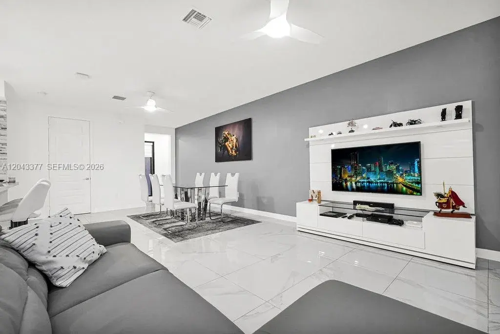 10533 NW 81st St, Doral FL 33178