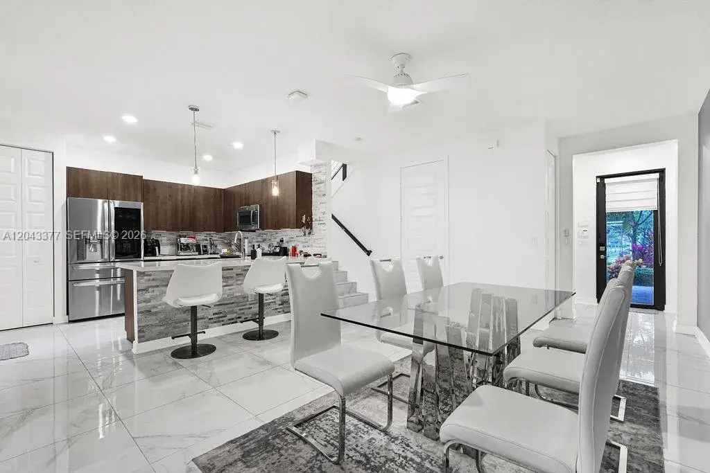 10533 NW 81st St, Doral FL 33178