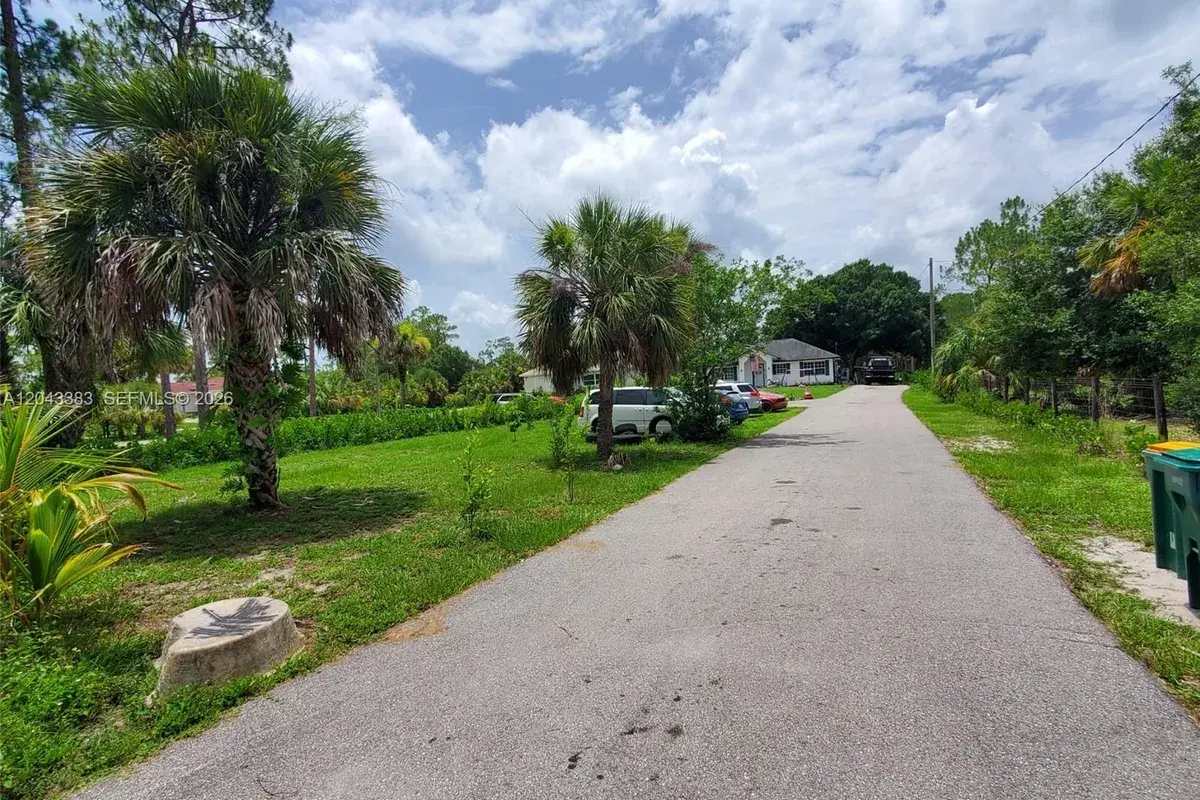 2830 NE 4th Ave, Naples FL 34120