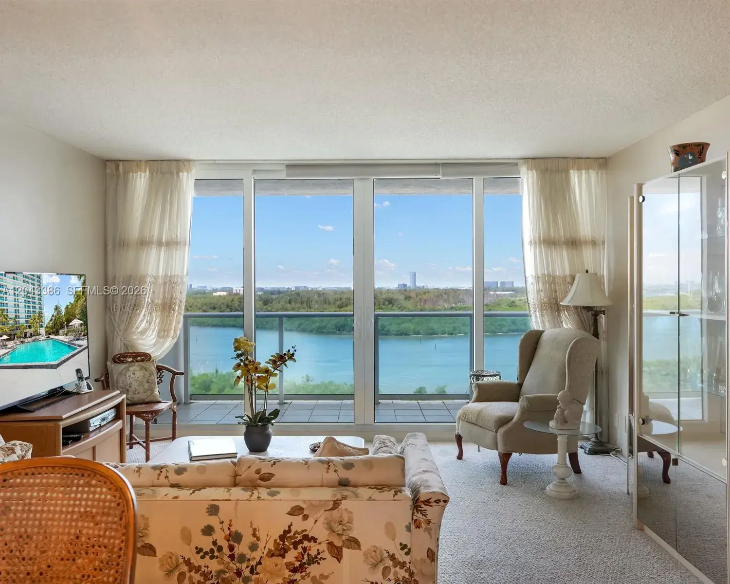 100 Bayview Dr # 620, Sunny Isles Beach FL 33160