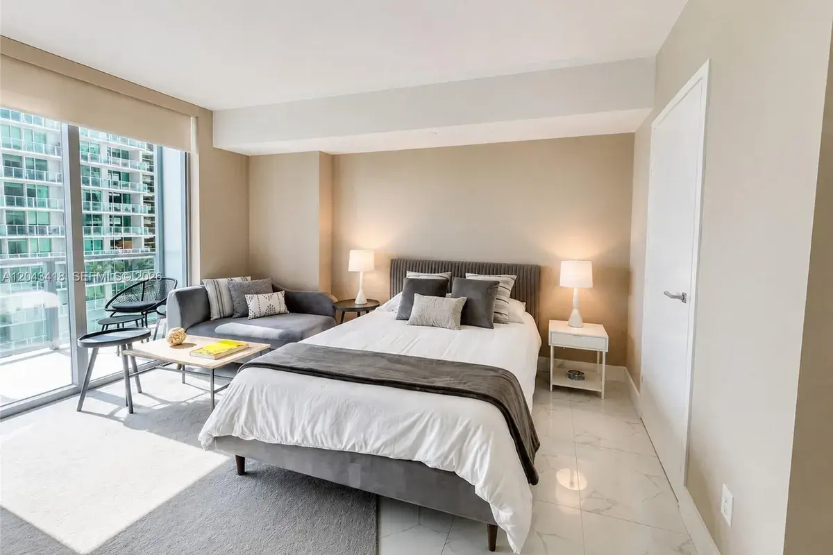 1300 Brickell Bay Dr # 1806, Miami FL 33131