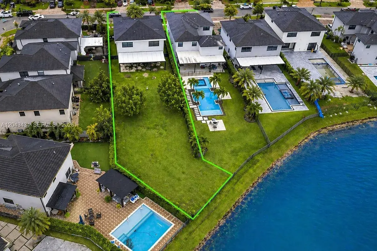 8822 NW 161st Ter, Miami Lakes FL 33018