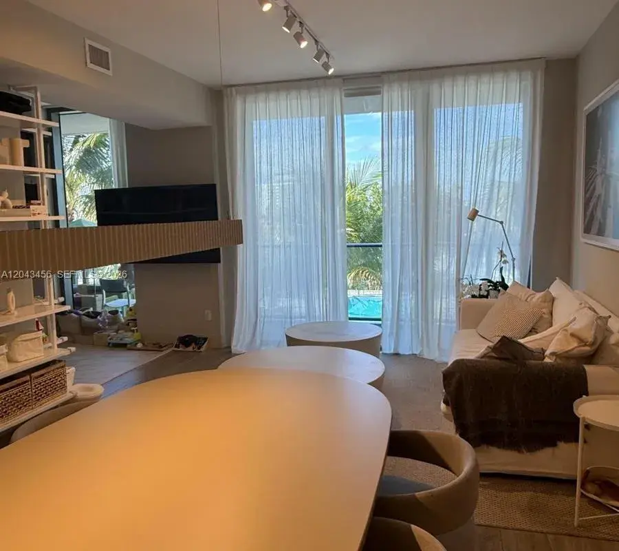 2960 NE 207th St # 712, Aventura FL 33180