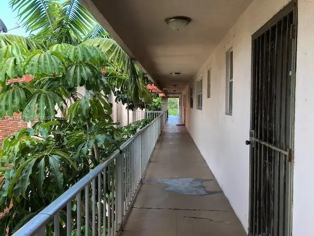 2385 NW 11th St # A35, Miami FL 33125