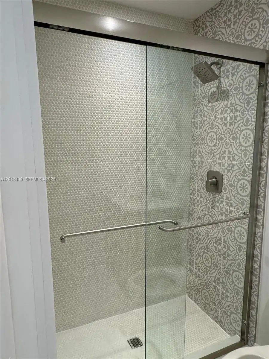 951 E 32nd St, Hialeah FL 33013 photo 2
