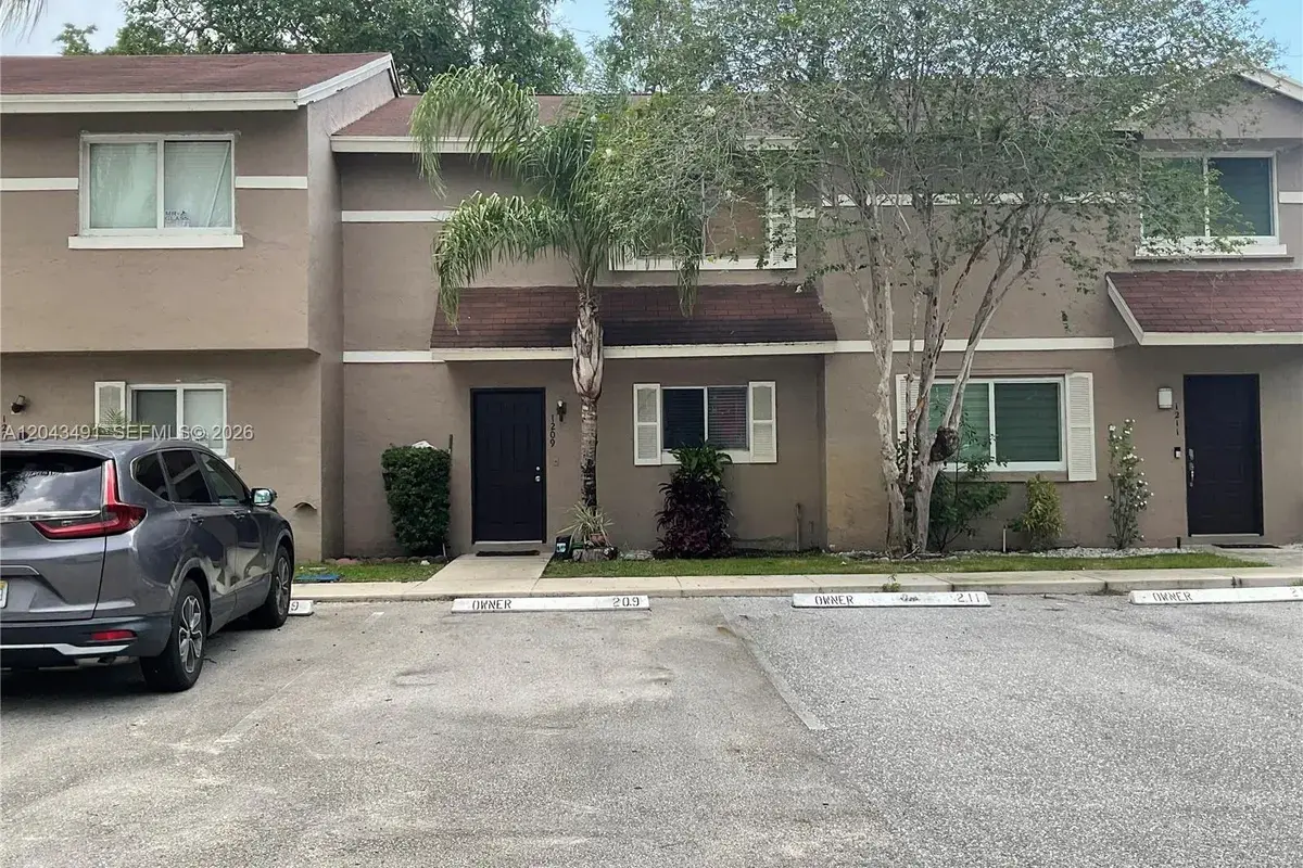 1209 Sussex Dr, North Lauderdale FL 33068