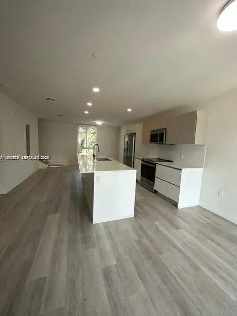 2561 NE 193rd St # 1208, Miami FL 33180