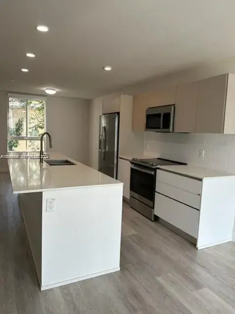 2561 NE 193rd St # 1208, Miami FL 33180