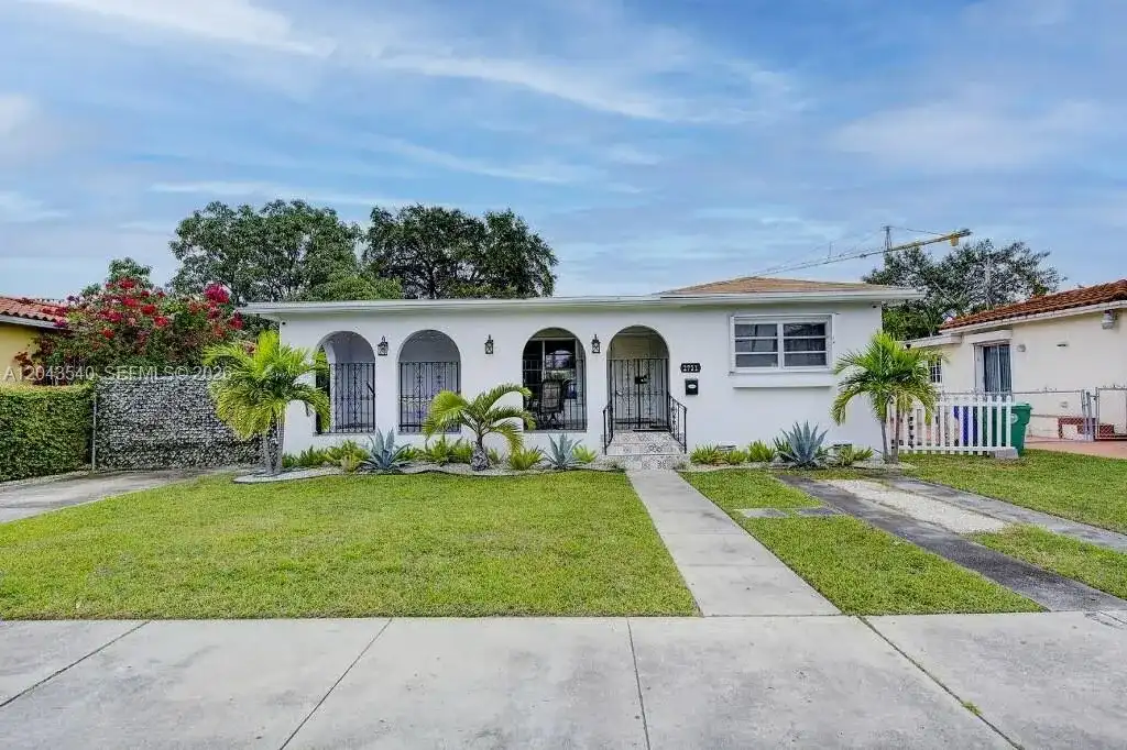 2721 SW 30th Ave, Miami FL 33133