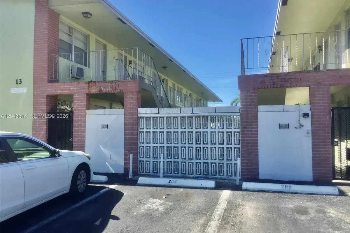 13 NE 2nd Ave # 104, Dania Beach FL 33004