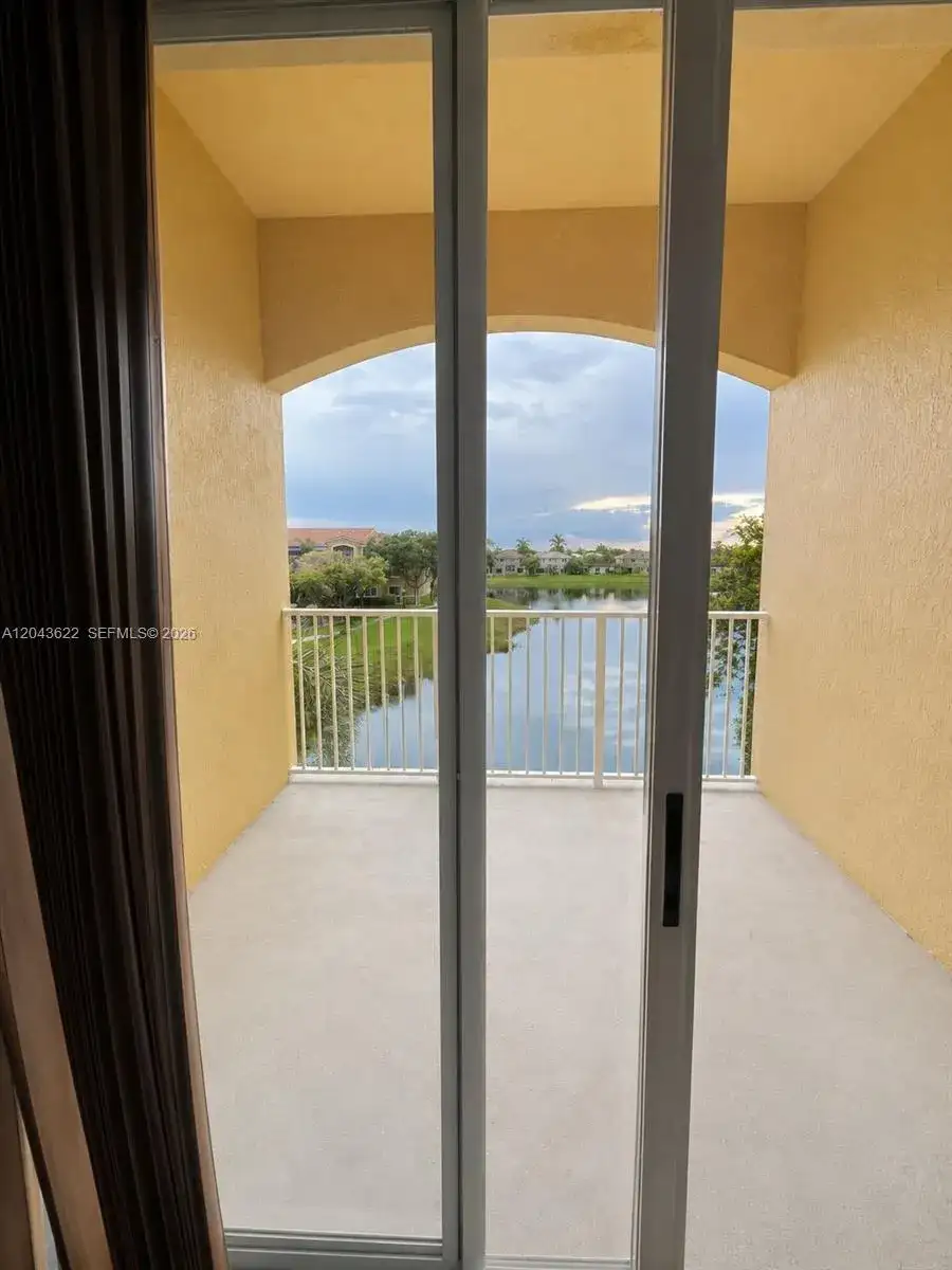 21100 SW 87th Ave # 304, Cutler Bay FL 33189 photo 2