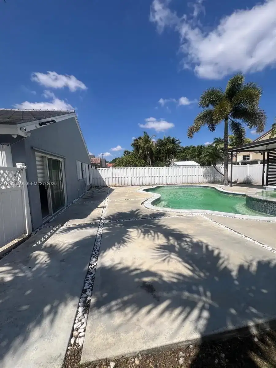 19227 NW 22nd St, Pembroke Pines FL 33029 photo 2