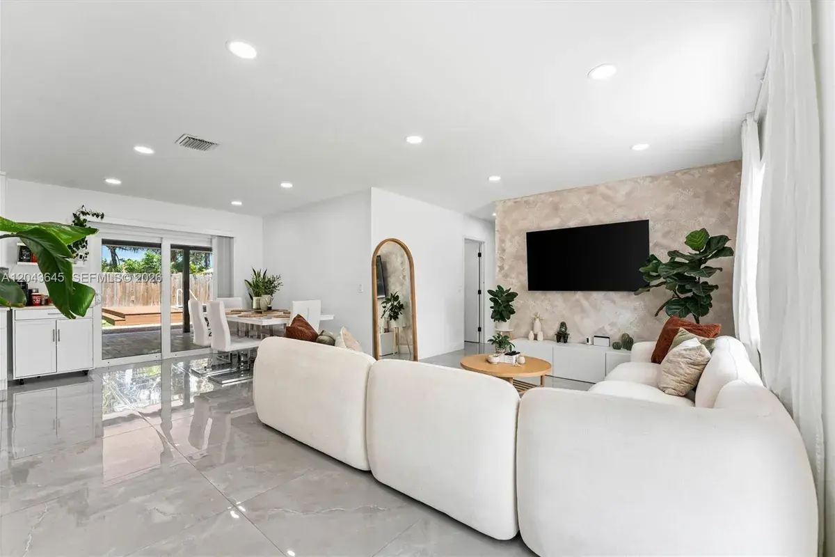 1120 SW 7th Ave, Deerfield Beach FL 33441