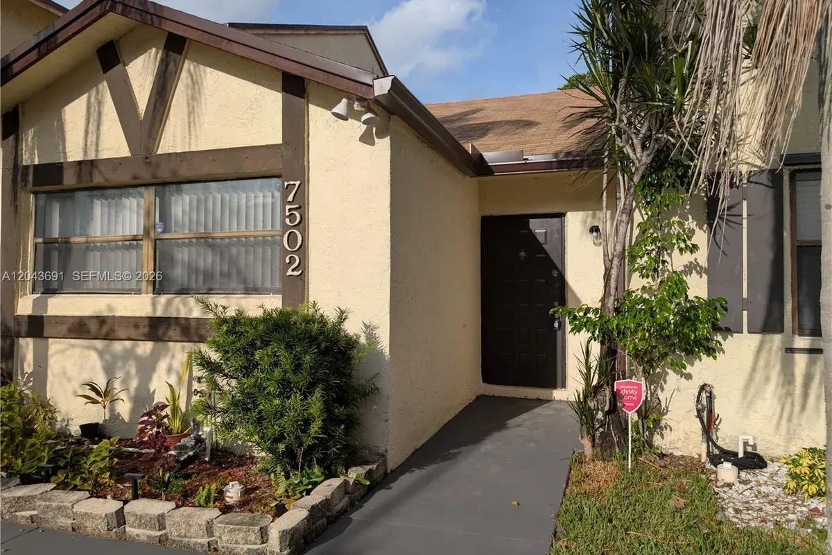 7502 NW 33rd St, Lauderhill FL 33319