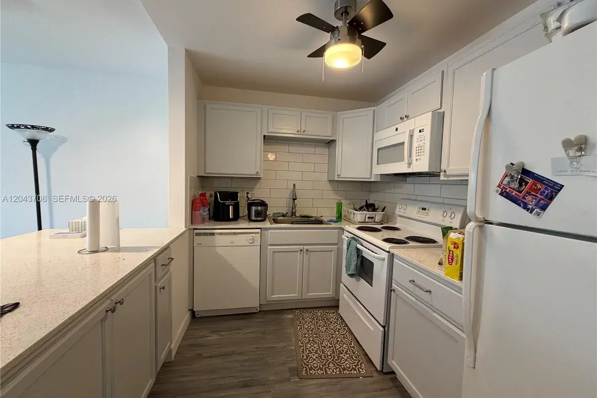 4174 Inverrary Dr # 408, Lauderhill FL 33319