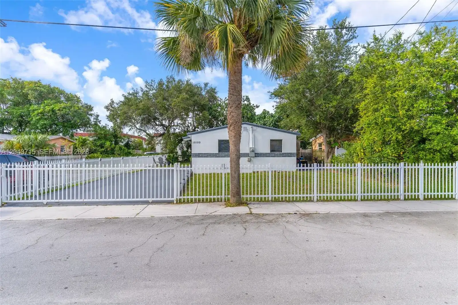 15100 NE 14th Ct, North Miami Beach FL 33162 photo 2