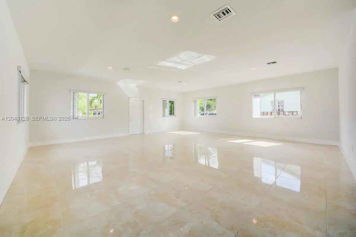 312 Phippen Waiters Rd, Dania Beach FL 33004