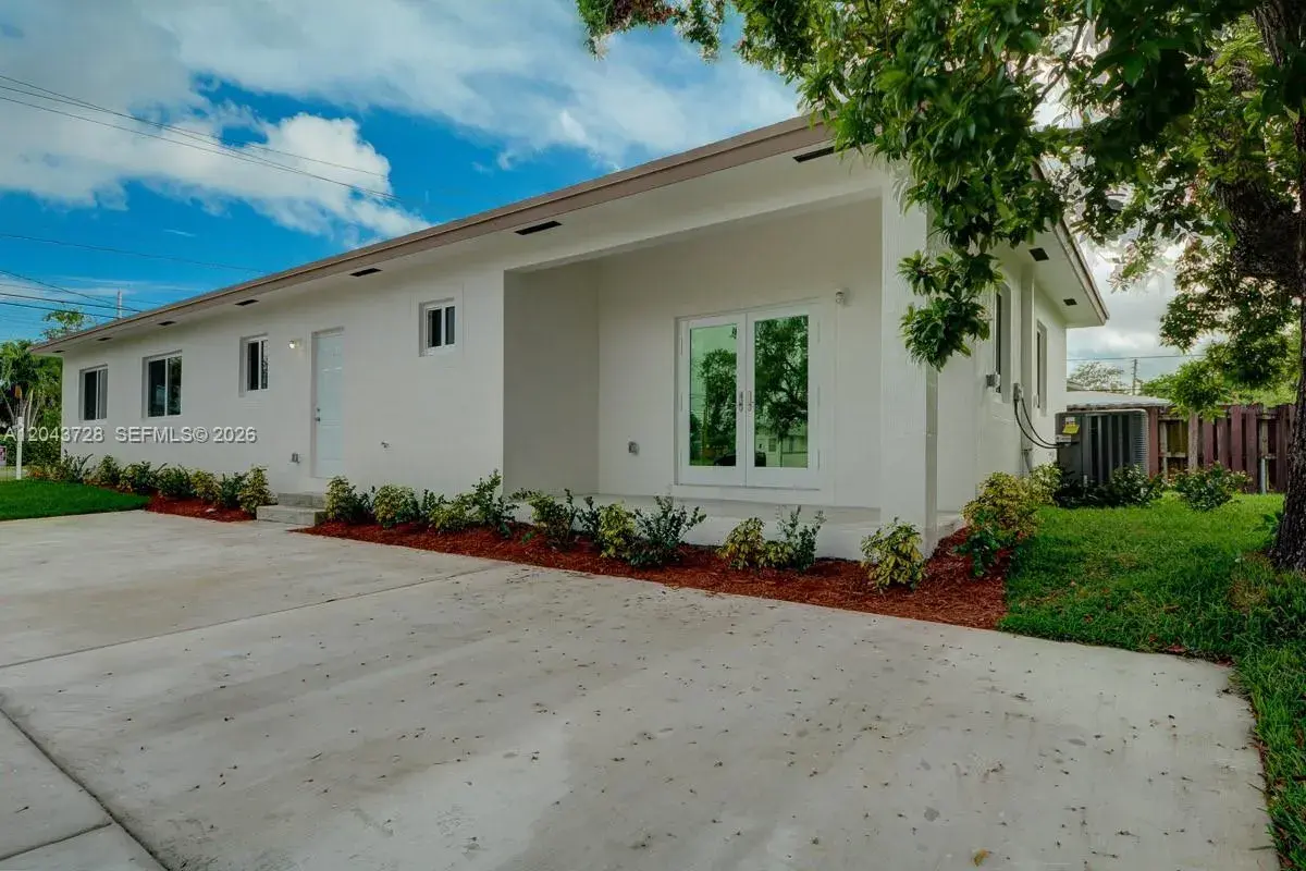 312 Phippen Waiters Rd, Dania Beach FL 33004