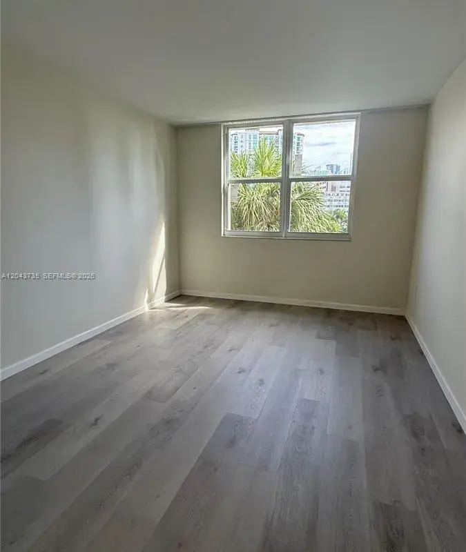 300 Bayview Dr # 211, Sunny Isles Beach FL 33160