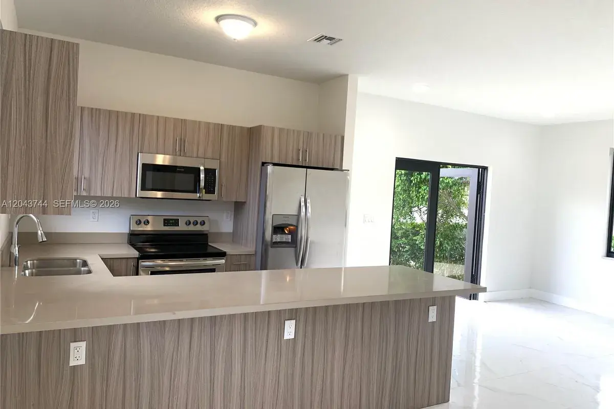 211 NW 7th Ct # B, Hallandale Beach FL 33009