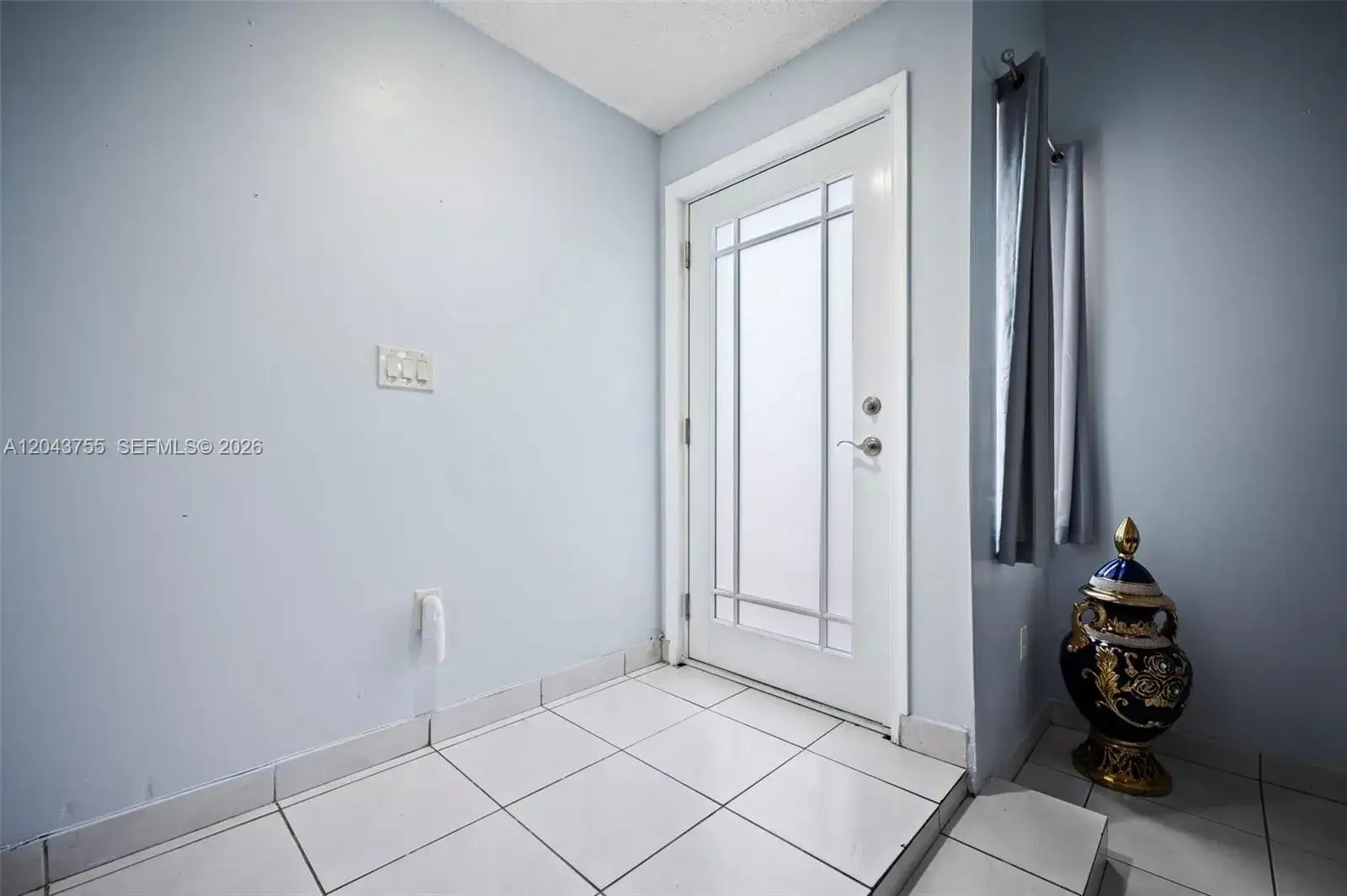 7581 W 29th Way, Hialeah FL 33018 photo 3