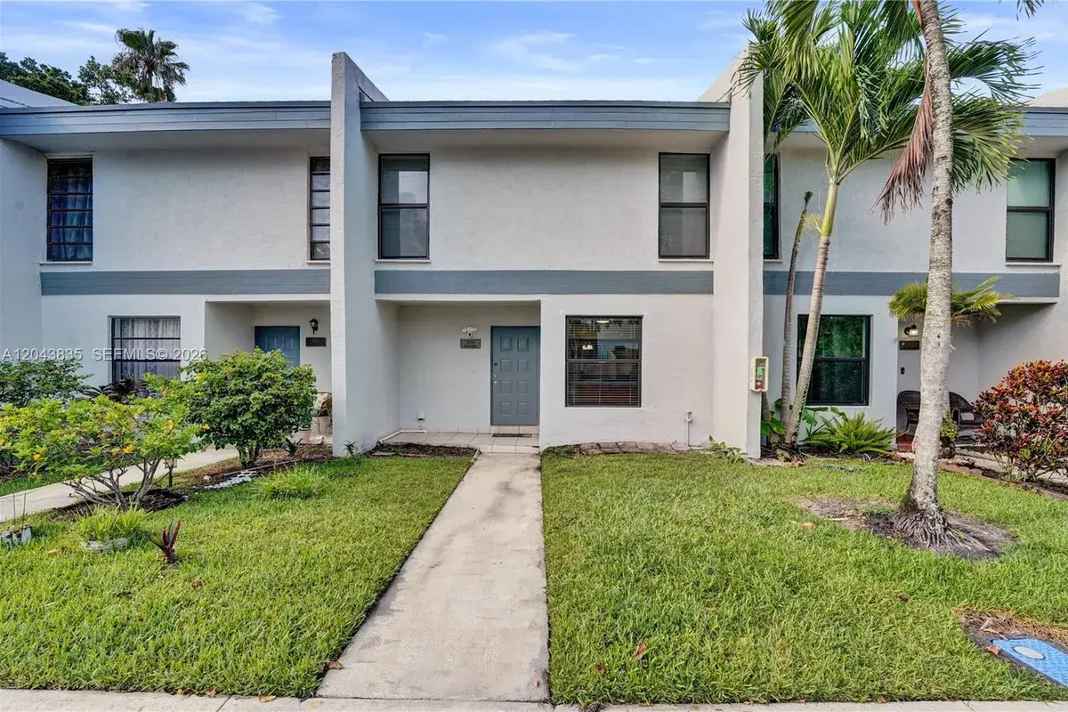 9220 NW 14th St # 272, Pembroke Pines FL 33024