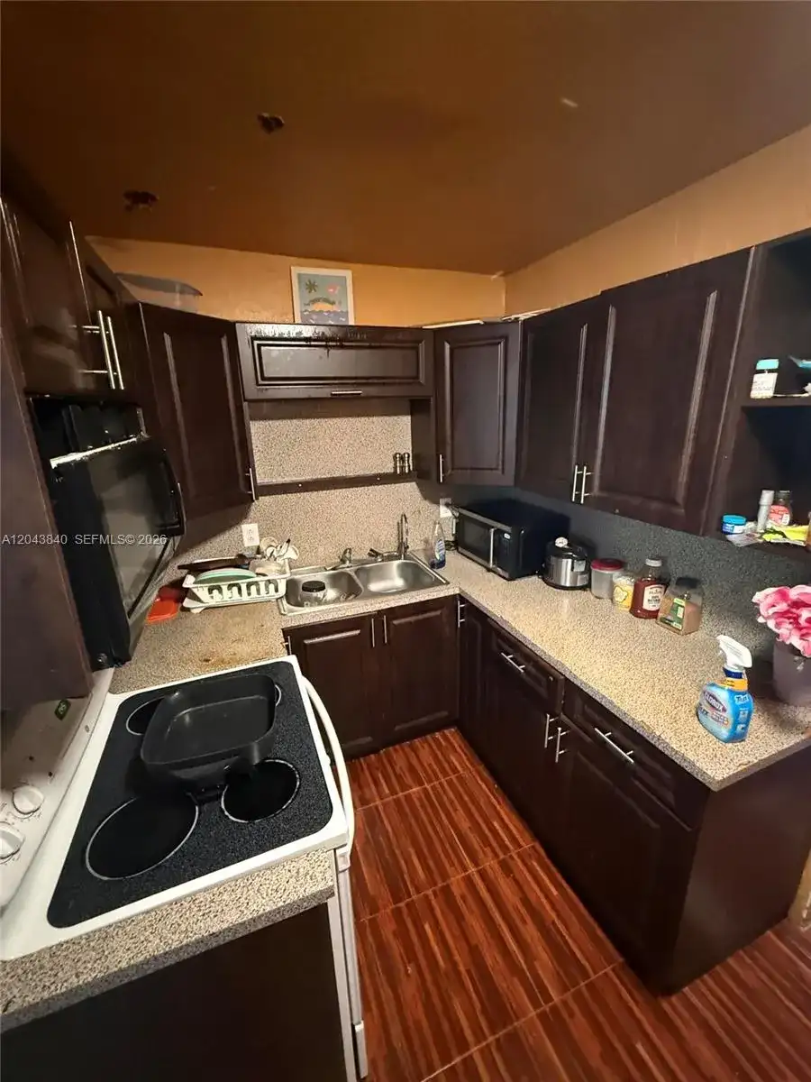 15505 Hayes Ln, Homestead FL 33033 photo 2