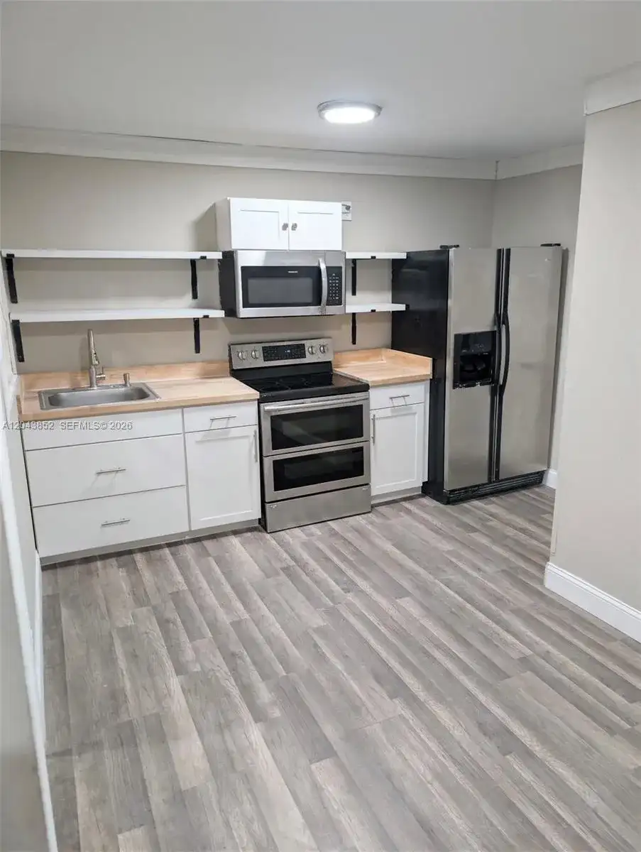 700 Boston Ave Apt C, Fort Pierce FL 34950 photo 2